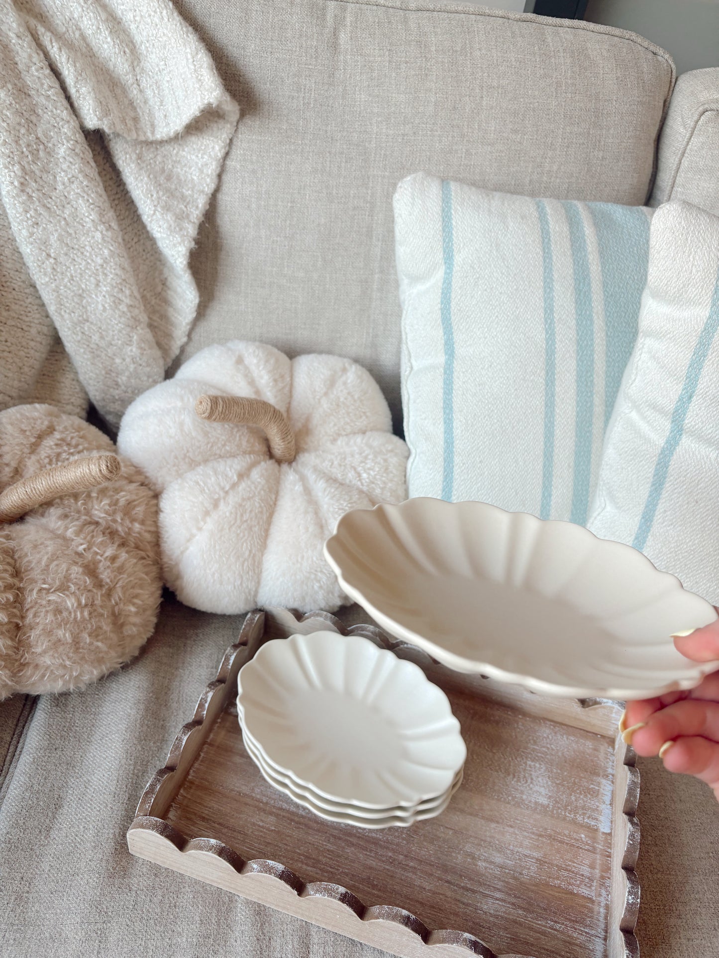 Scalloped appetizer plates (4)- LAST ONE!