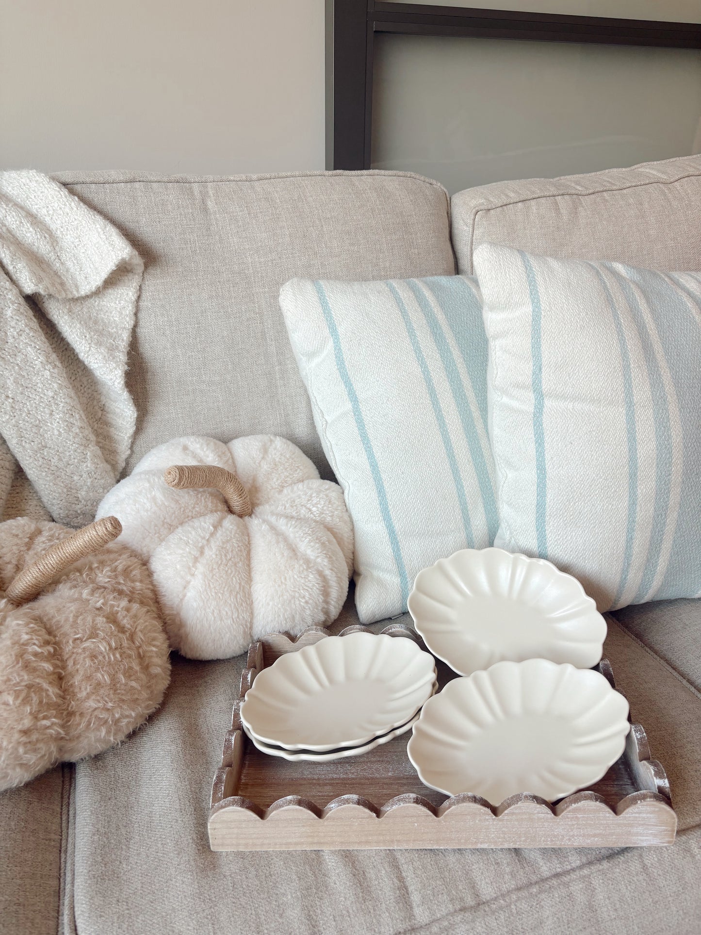 Scalloped appetizer plates (4)- LAST ONE!