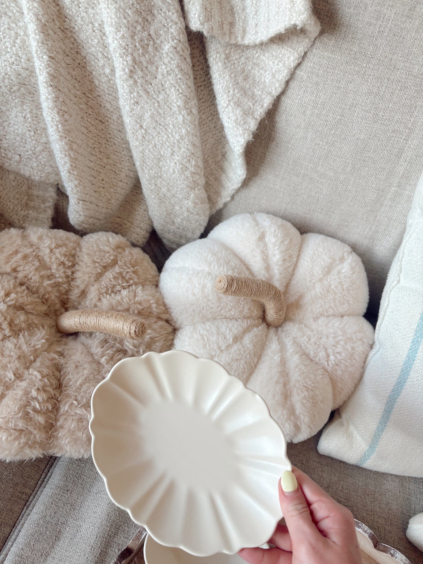 Scalloped appetizer plates (4)- LAST ONE!