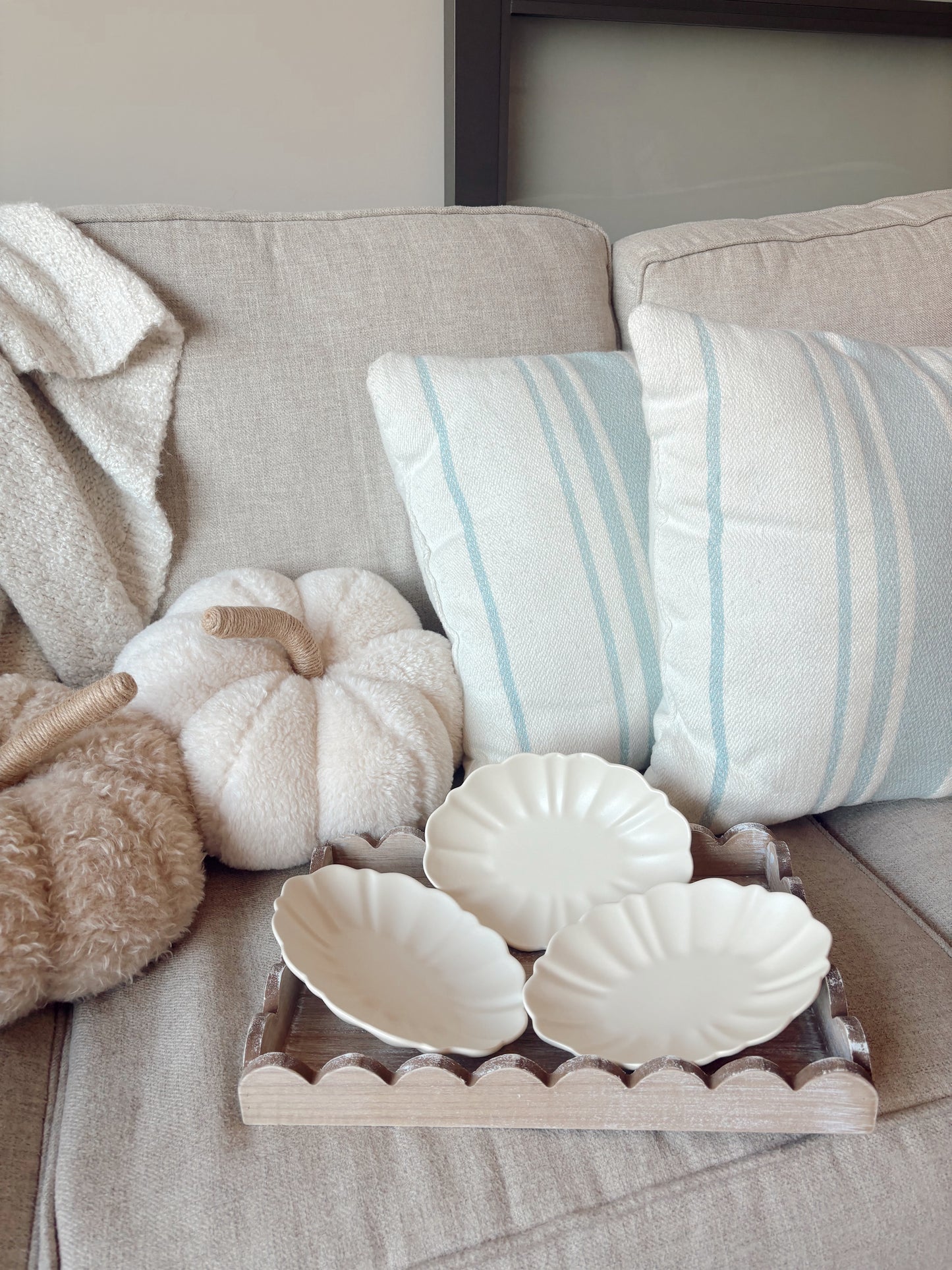 Scalloped appetizer plates (4)- LAST ONE!