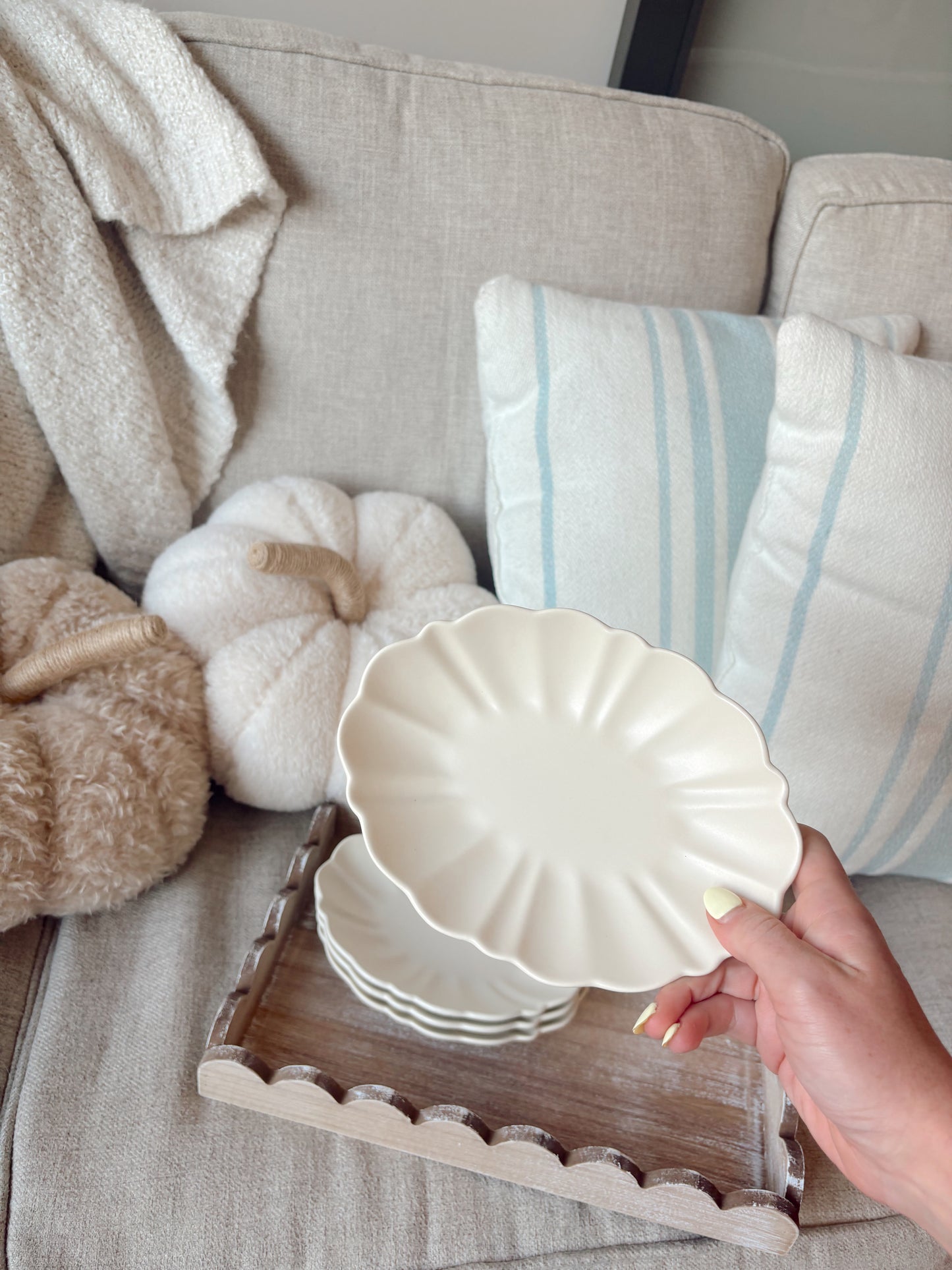 Scalloped appetizer plates (4)- LAST ONE!
